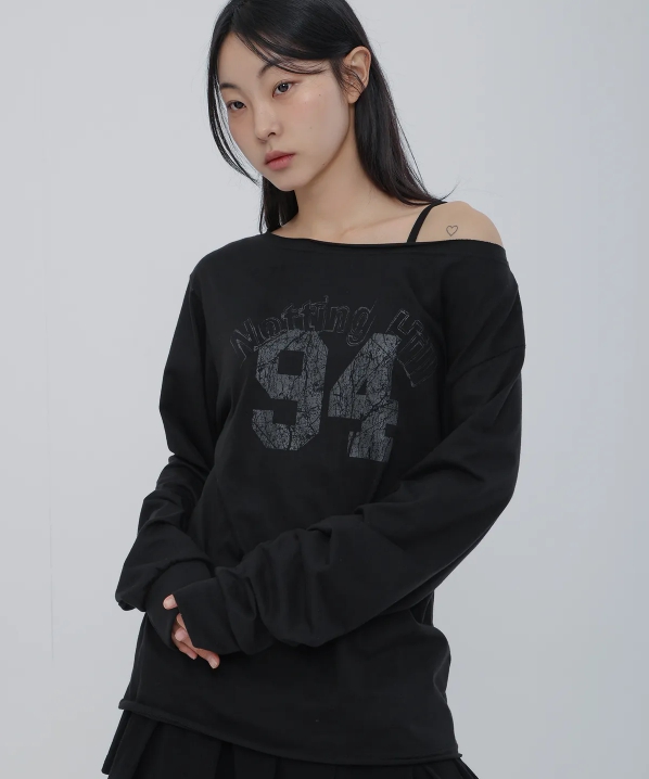 ✿노팅힐 페미닌 원숄더 롱 슬리브✿
원숄더 디자인으로 페미닌하면서 멋스러운 요 롱슬리브 어때여?! 
이번 주말부터 입기 너무 좋을듯～