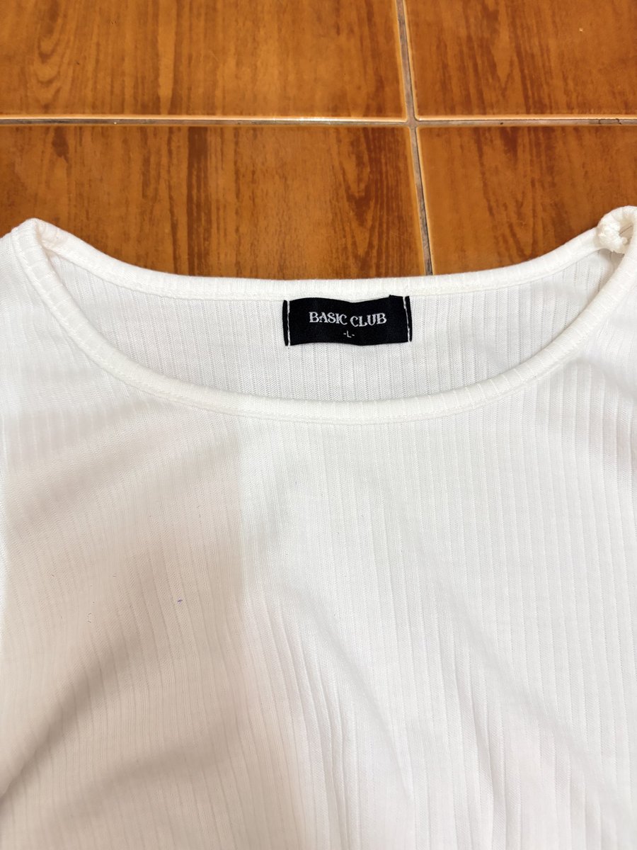 kookji01's tweet photo. พร้อมส่ง/ส่งต่อ เสื้อแขนยาวสีขาว ไซส์ L 
30 บาทค่ะค่าส่ง30
#ส่งต่อเสื้อผ้า #ส่งต่อเสื้อผ้ามือสอง #ส่งต่อเสื้อผ้าสาวอวบ #เสื้อผ้าสาวอวบ #เสื้อผ้ามือสองราคาถูก #เสื้อผ้าสไตล์เกาหลี #ผ้าสไตล์เกาหลี https://t.co/Hsqy5oXpK7