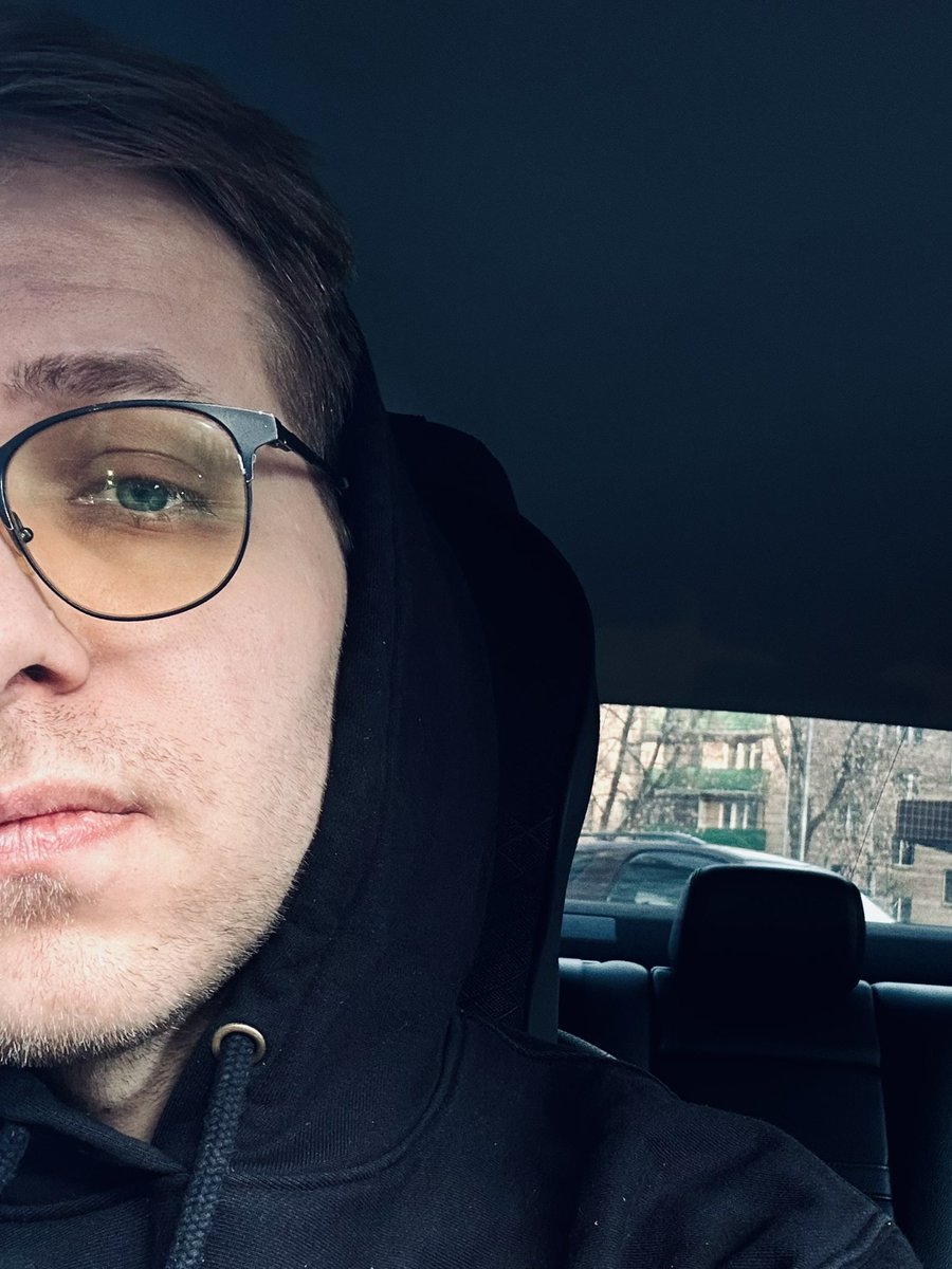 Максим мальчик из твиттера tweet media