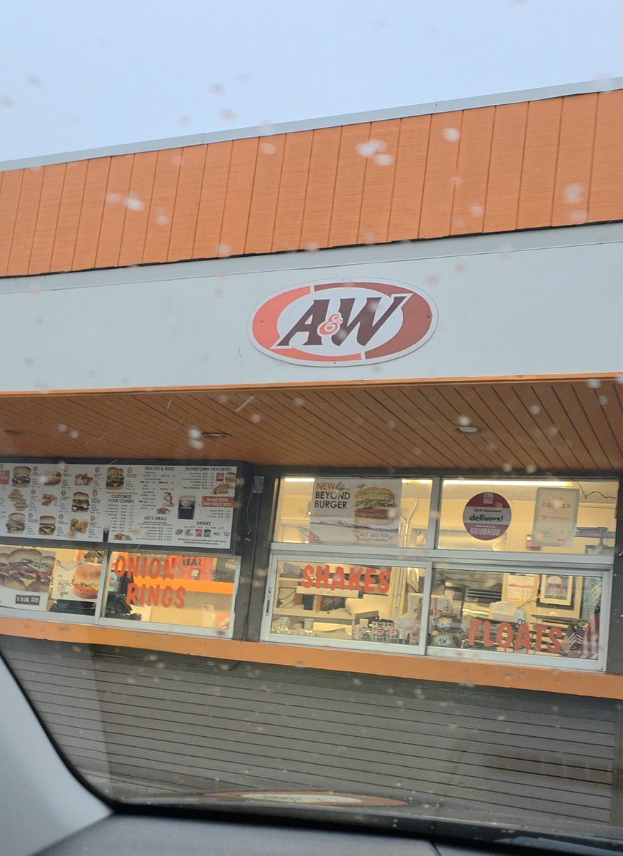 Malpat524's tweet photo. The only A&amp;W near me is seasonal and it opened back up today. I've been waiting for this since they closed in October. It was very good. Definitely worth going out in the snow for. Yes I got a root beer too. https://t.co/zcjwknZ0tF