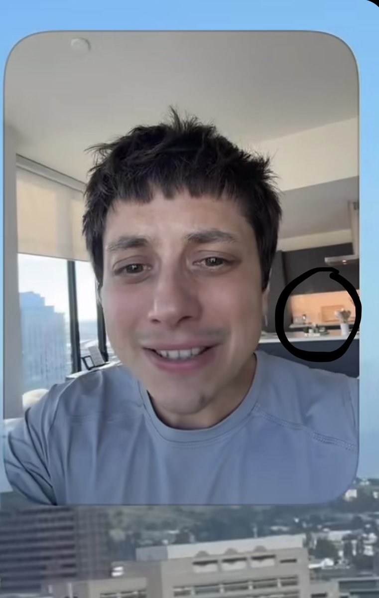slintflip's tweet photo. Pues descubrí que Paco grabó el video que subió hoy en el departamento de Loreto 👀
Viva esta amistad?/pareja?
Escucha Goo Goo Ga Ga YA! https://t.co/4oytD3OEme
