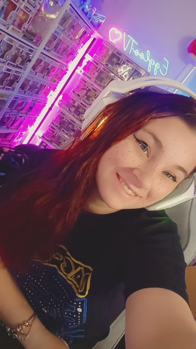 EgglooTV tweet media