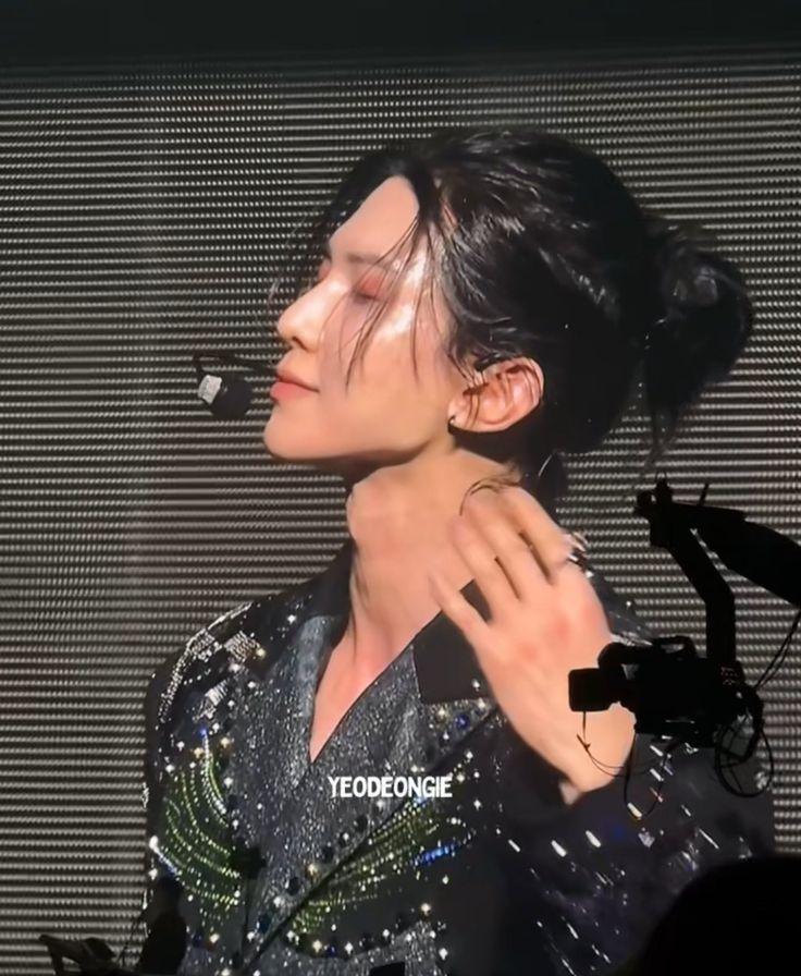 SWEETJILI's tweet photo. A small thread of Yeosang with a ponytail/hair up https://t.co/WcKQy8Ym2n