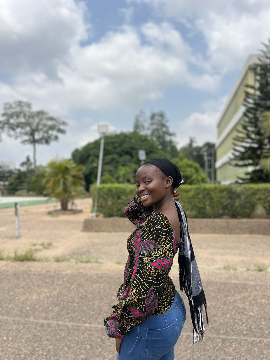 P_olamidee's tweet photo. 5 years course ti pada ku one semester o🥰🥳. Finished my first semester exams yesterday and I honestly can’t wait to finally be out of Oba Awon University 🥰. https://t.co/BgYoOk5xqM