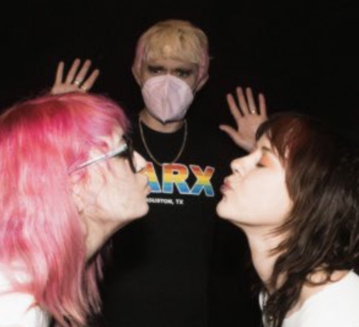 waterfags's tweet photo. WHAT IS WRONG WITH YOU @PARXAFTERDARK2 @awsten https://t.co/gN0PvPx1Ky