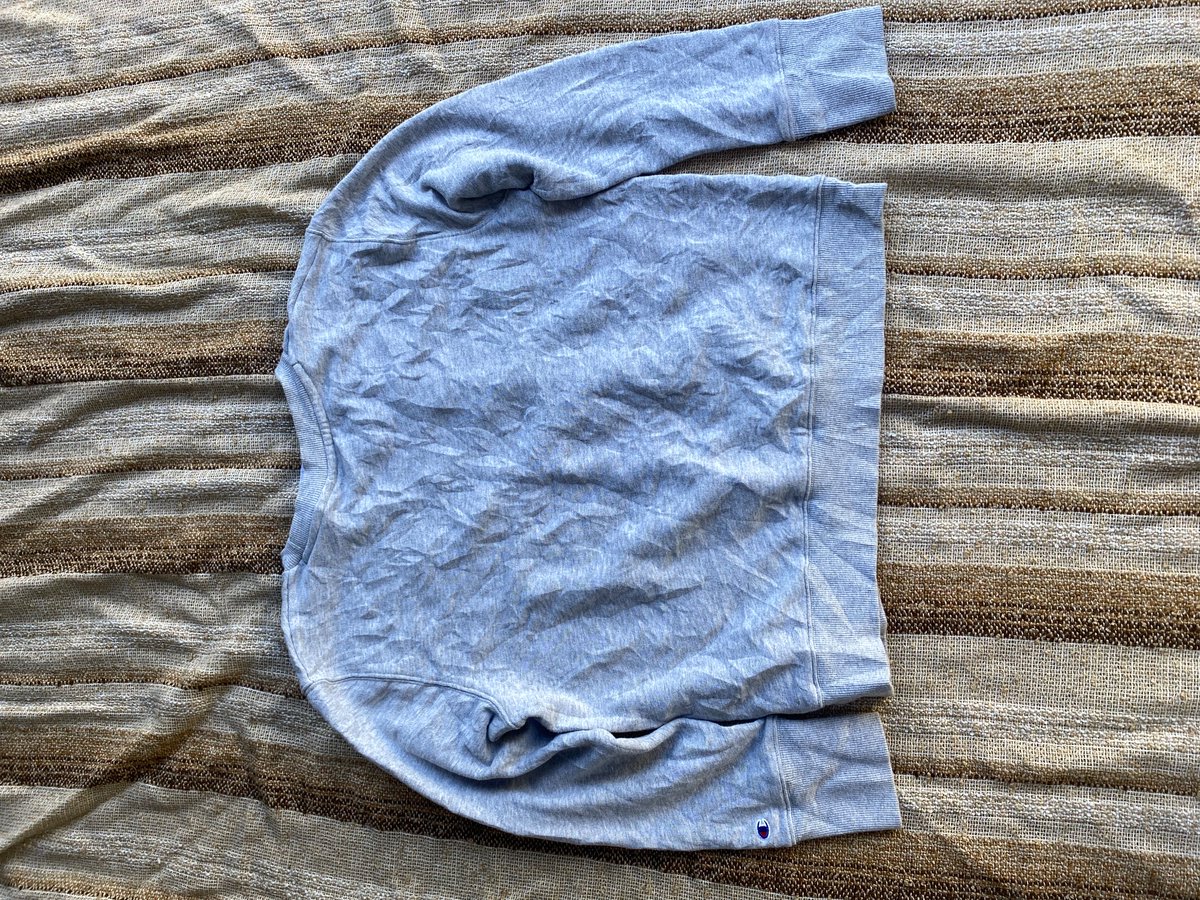 Fiso_16's tweet photo. Champion sweatshirt🎯

Price: R300🏷️🅿️

Condition: 9.5/10 like new

Size: Large

https://t.co/DgE1xiVrqU

#thrift #champion #sweatshirt #authenticthriftapparel https://t.co/h4WR1tVIqZ
