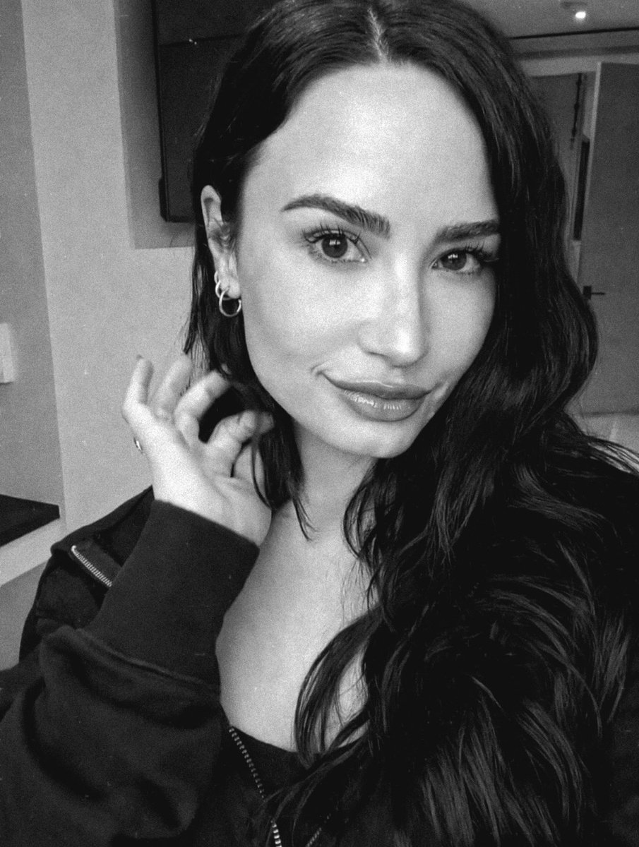 abcddlovatox's tweet photo. 𝚋𝚎 𝚔𝚒𝚗𝚍 𝚝𝚘 𝚘𝚝𝚑𝚎𝚛𝚜 ✨ https://t.co/6WH3cm3mv0