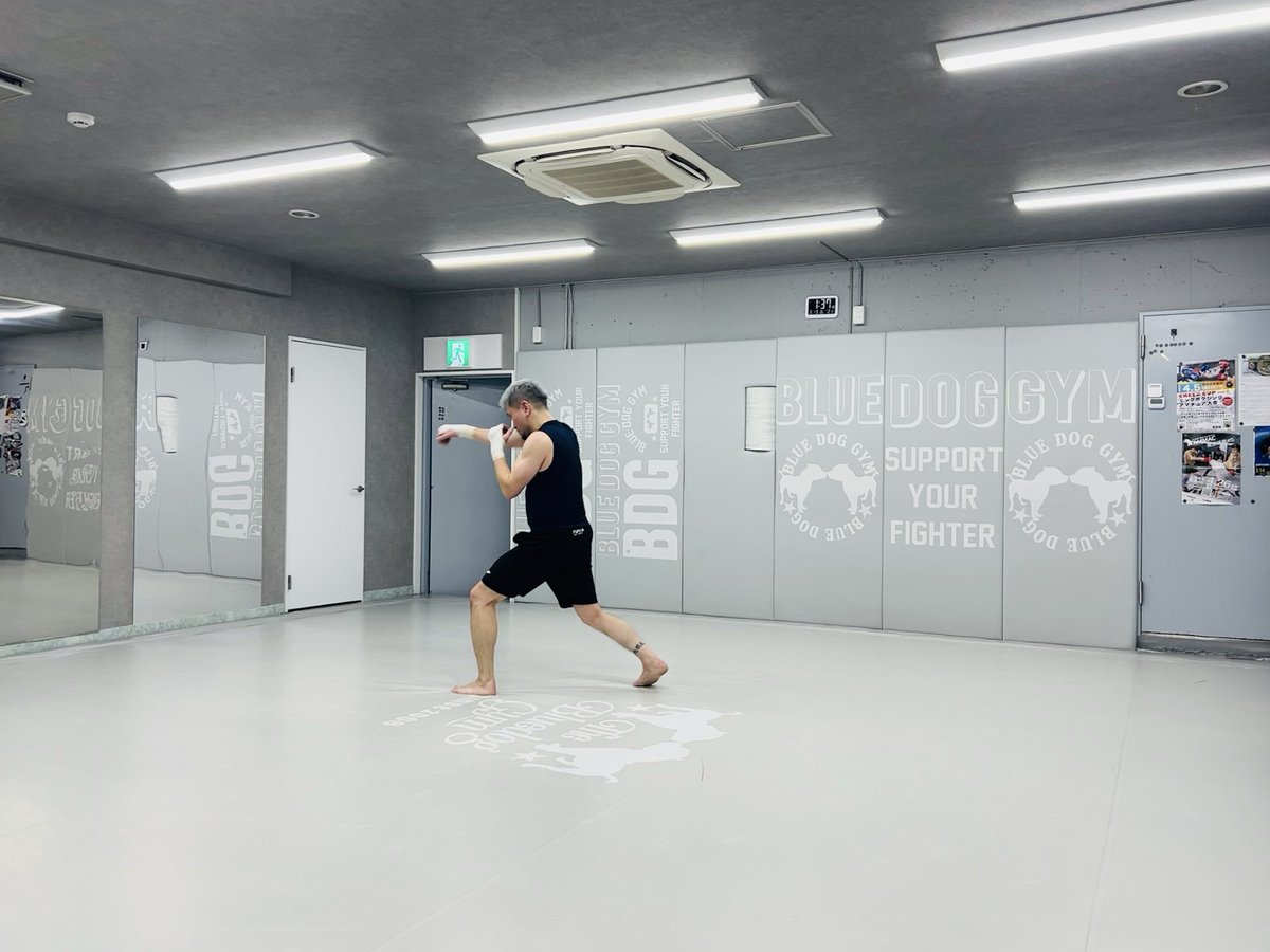 何年も自分のパーソナル受けてくれているＫさんのトレーニング。

今日も打ち方、蹴り方、身体の使い方から細かく指導🥊

お疲れ様でした❗️❗️❗️

写真はクールダウンの様子。

使った筋肉・使った動きでクールダウンする事で疲労物質を流す。

#パーソナルトレーニング 
#興味ある方は連絡してね✉️