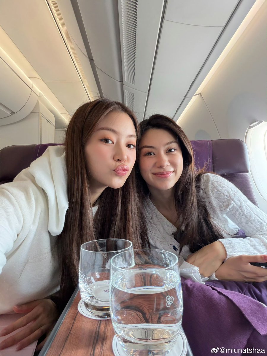 them sitting next to each other 🫠

#ลีน่าหมิว #LenaMiu