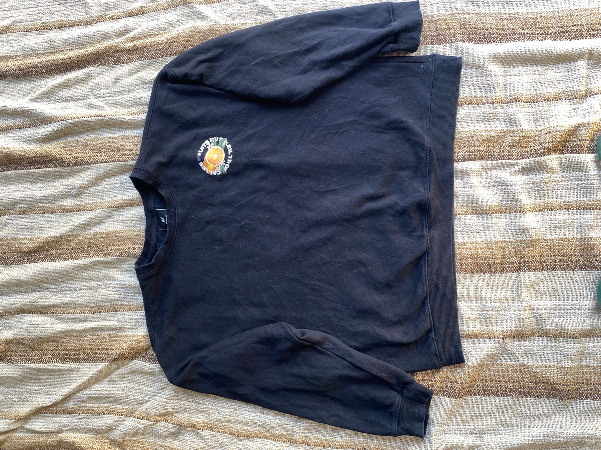 Fiso_16's tweet photo. H&amp;M black sweatshirt🎯

Price: R150🏷️🅿️

Condition: 9.5/10 like new 🆕 

Size: Large

https://t.co/DgE1xiVrqU

#thrift #H&amp;M #sweatshirt #authenticthriftapparel https://t.co/ywJoNLcW3o