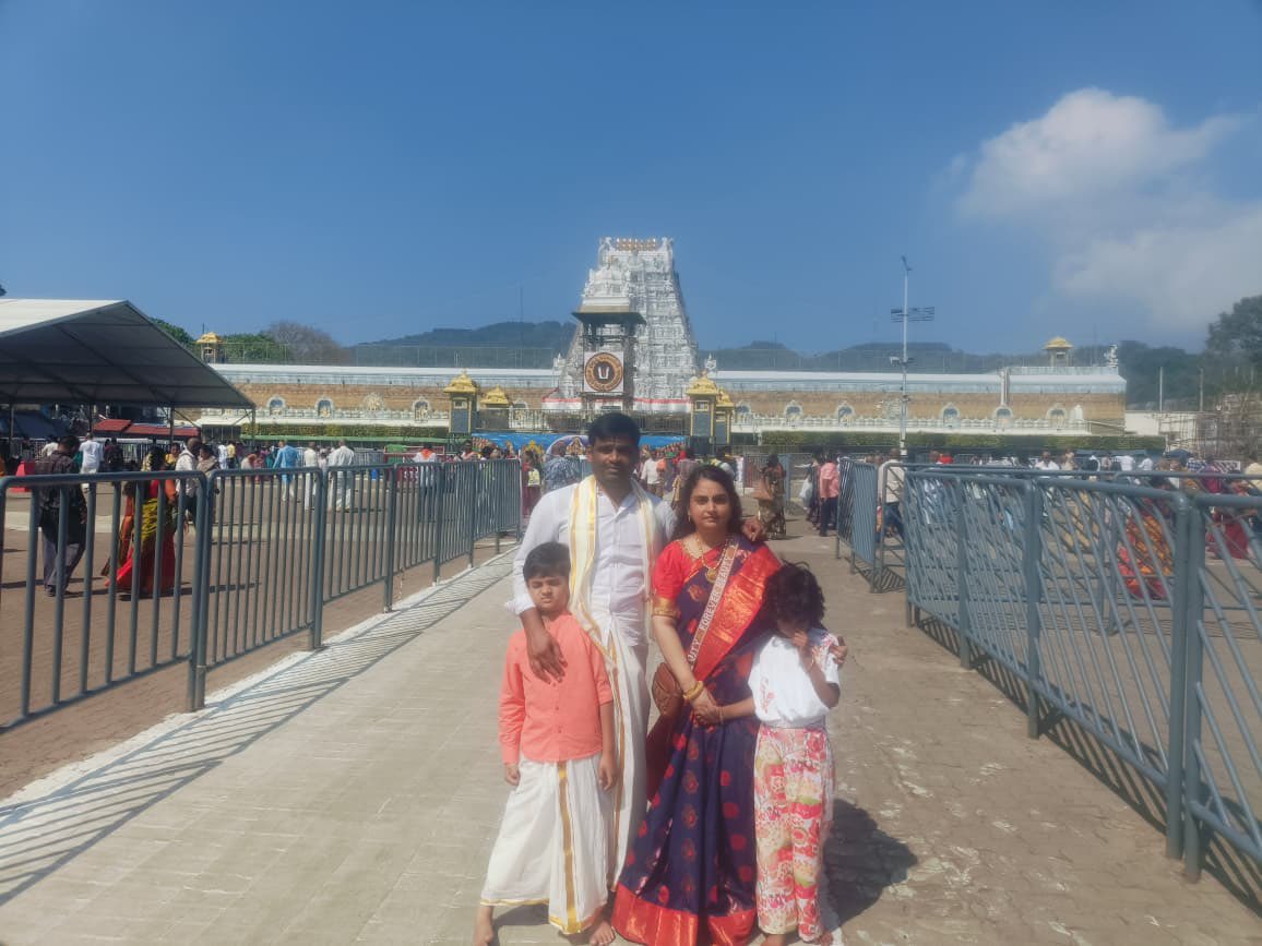 VijayJADAV6464's tweet photo. Thirupathi Darshan with Family💐💐💐💐💐💐 https://t.co/rSmC3Sts7F
