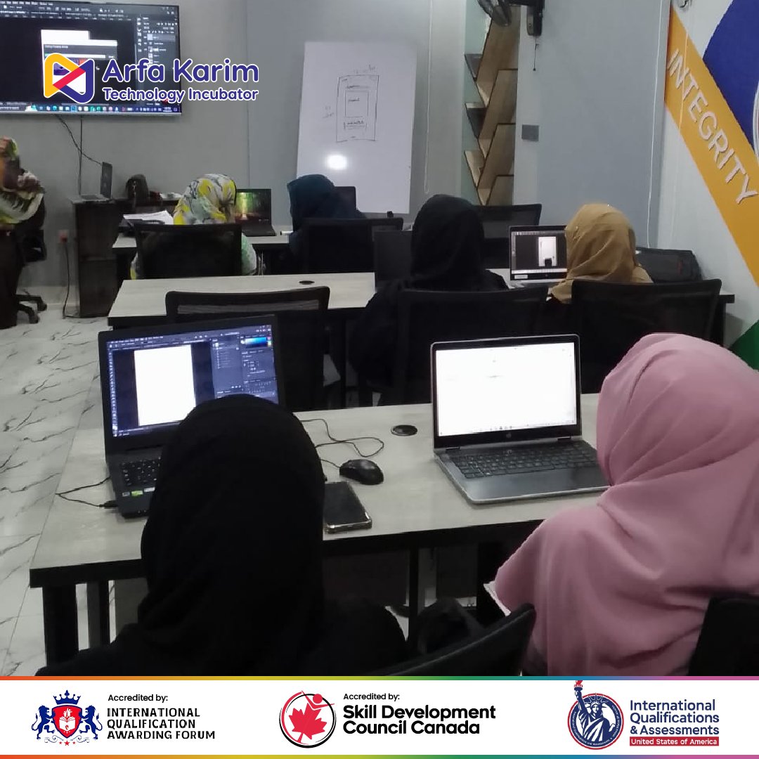 ArfaKarim_Tech's tweet image. GRAPHIC DESIGNING TRAINING | AKTI GULSHAN-E-RAVI CAMPUS!
Unleash your creativity with our Graphic Designing Training  learn the fundamentals of visual designs.

APPLY:lnkd.in/dAVB4GnK
0321-1119651 #AKTI #GraphicDesign #GraphicDesignTraining #CreativeSkills #DesignThinking