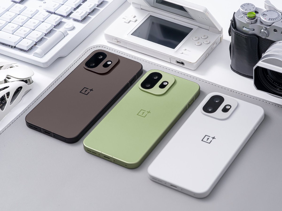 ThakorSanj62679's tweet photo. OnePlus 15T looks very tempting!

#OnePlus #OnePlus15T #OnePlus15series https://t.co/tY0XenO2zY