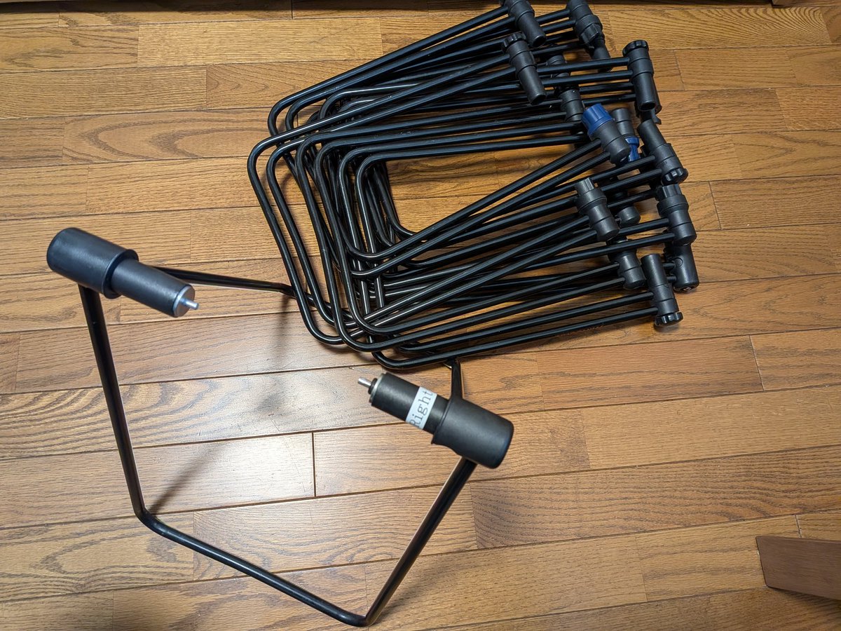 Scott_XC40's tweet photo. オルベア ゲインのスプロケ側のスルーアクスル周辺は特殊な形状なので、それに合った形状にディスプレイスタンドを改造しなければならない・・・っということで、4台分のスタンドを預かって来たので今から作業開始💦
#OrbeaGain https://t.co/0HPQs5sT5R