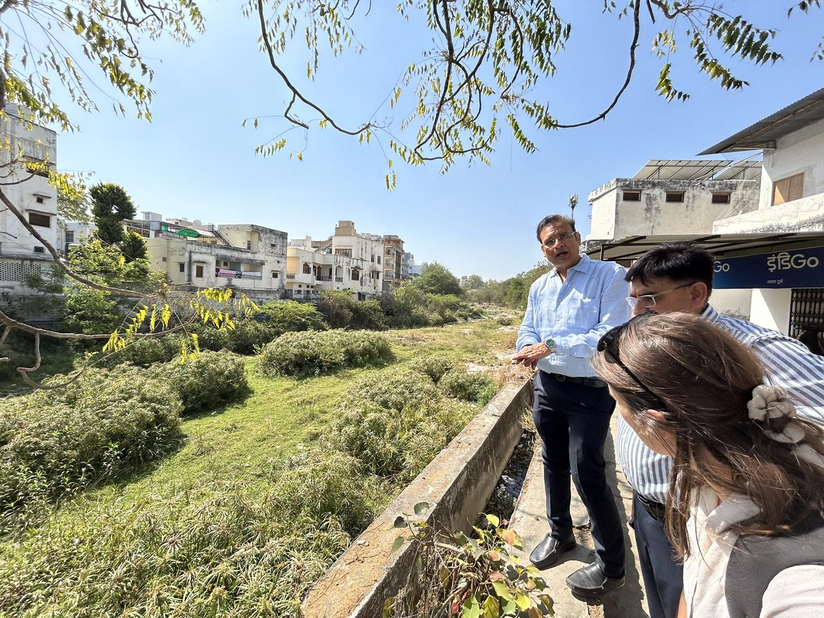 DenmarkinIndia's tweet image. Interesting visiting to the Gumania Nala canal today in #Udaipur where Aarhus Municipality in Denmark is working with the city of Udaipur on river rejuvenation focusing on demonstrating how nature-based solutions can improve urban water management and liveability 🇩🇰🇮🇳💦