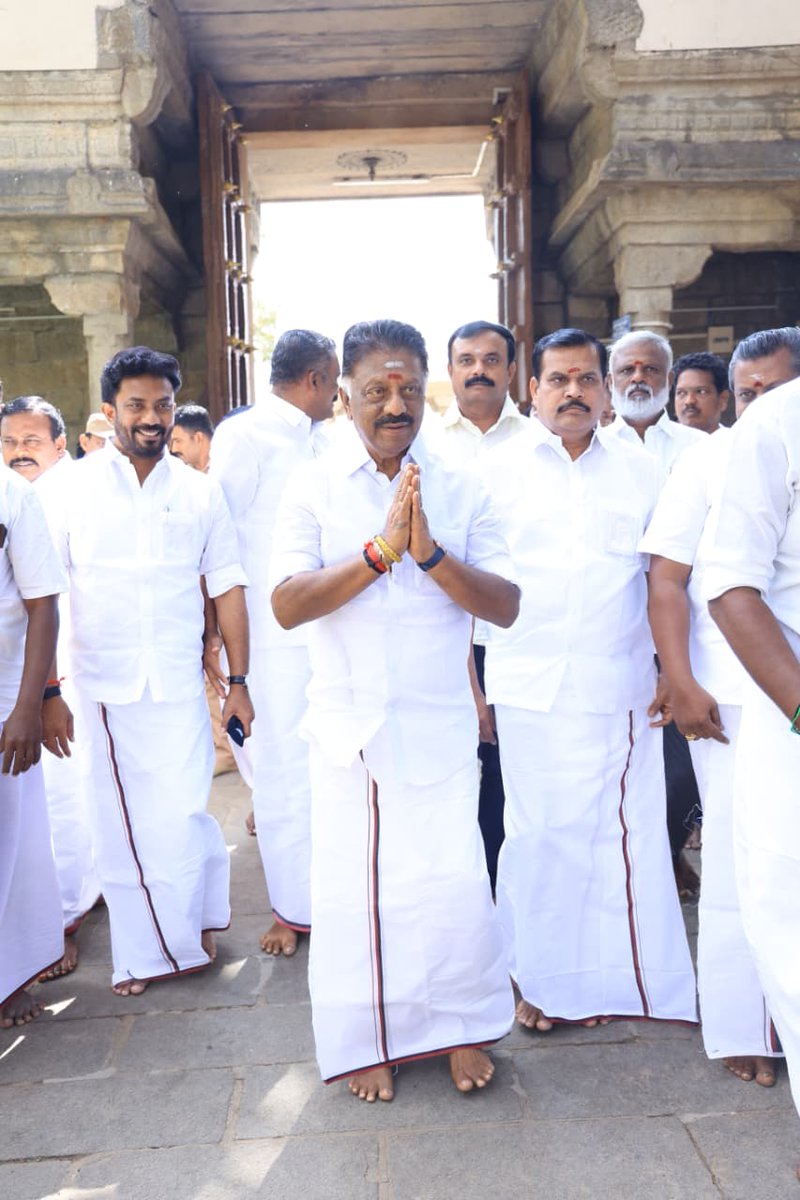OPS_DMK's tweet photo. குற்றாலம் அருகே இலஞ்சியில் உள்ள அருள்மிகு இலஞ்சிக்குமாரர் திருக்கோயில் ஐயா ஓ.பி.எஸ். அவர்கள் சாமி தரிசனம் செய்தார்.
#OPanneerselvam #OPS #DMK #Temple #MudhalvanOPS https://t.co/NkHwahjd67