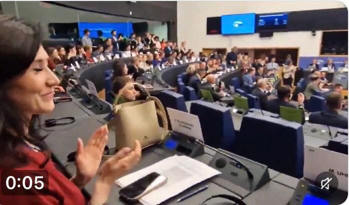 GM_105's tweet image. de Citoyens En Colère Tous Unis

🇪🇺 Victoire ÉNORME pour les Européens au Parlement européen !
Une majorité de députés vote POUR une réglementation sur les expulsions, première pour PROTÉGER les Européens

#VictoireEuropeenne #ExpulsionsUE #ProtectEurope #DeportationEU