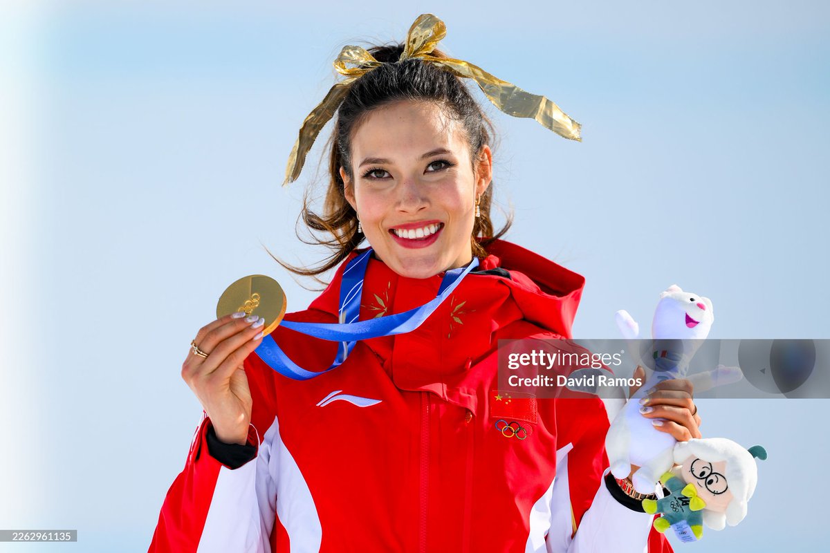 LendasOlimpicas's tweet photo. Eileen Gu, China 🇨🇳.
Campeã Olímpica.
Esqui Estilo Livre. Halfpipe, feminino.
Jogos Olímpicos de Inverno, Milano Cortina 2026 🇮🇹.
#eileengu #china #milanocortina2026 #中国 #olympics #legend #champion #freestyleskiing #halfpipe #gold #livigno #wintergames #chn https://t.co/SDByGHUDEM