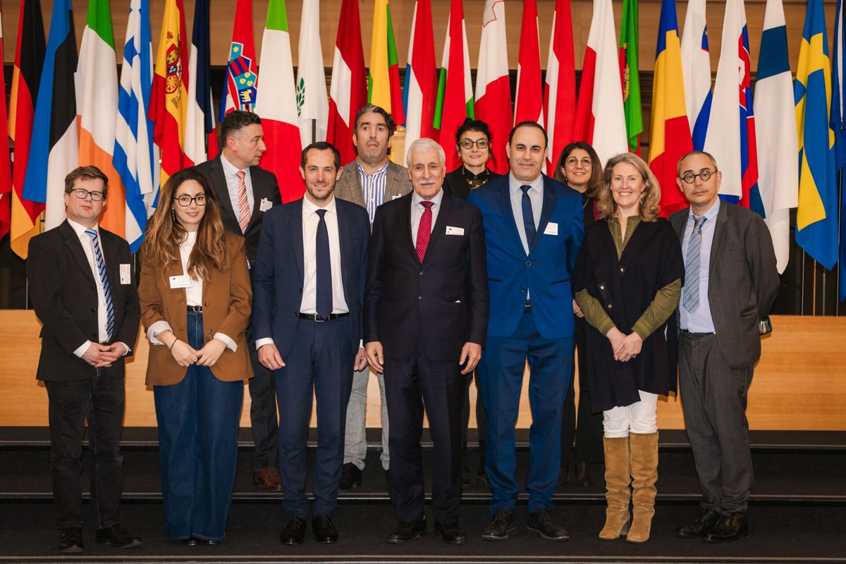 Le Salon Beige tweet media