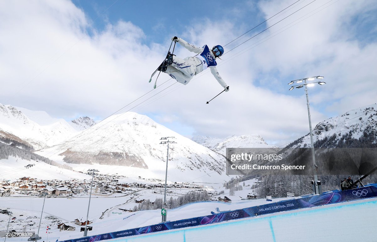 LendasOlimpicas's tweet photo. Eileen Gu, China 🇨🇳.
Campeã Olímpica.
Esqui Estilo Livre. Halfpipe, feminino.
Jogos Olímpicos de Inverno, Milano Cortina 2026 🇮🇹.
#eileengu #china #milanocortina2026 #中国 #olympics #legend #champion #freestyleskiing #halfpipe #gold #livigno #wintergames #chn https://t.co/SDByGHUDEM