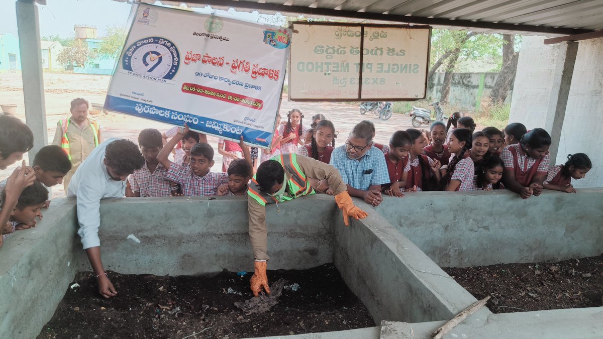 MC_Jammikkunta's tweet photo. vermi composting process was explained to government school children. It was said in their own words that they would also make compost at home from wet waste.
@SwachhBharatGov @MoHUA_India 
@tksreedevi @cdmatelangana @TelanganaCMO @RoopaMishra77
@Collector_KNR 
@aclb_knr https://t.co/pQwagIPaXj