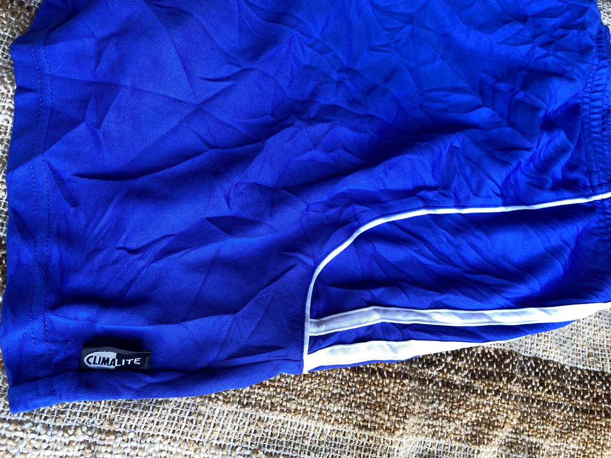 Fiso_16's tweet photo. Adidas blue &amp; white short🩳 

Price: R200🏷️🅿️

Condition: 9.5/10 like new🆕

Size: MediumⓂ️

https://t.co/DgE1xiVrqU

#thrift #adidas #shorts #authenticthriftapparel https://t.co/4SbFbopYVW