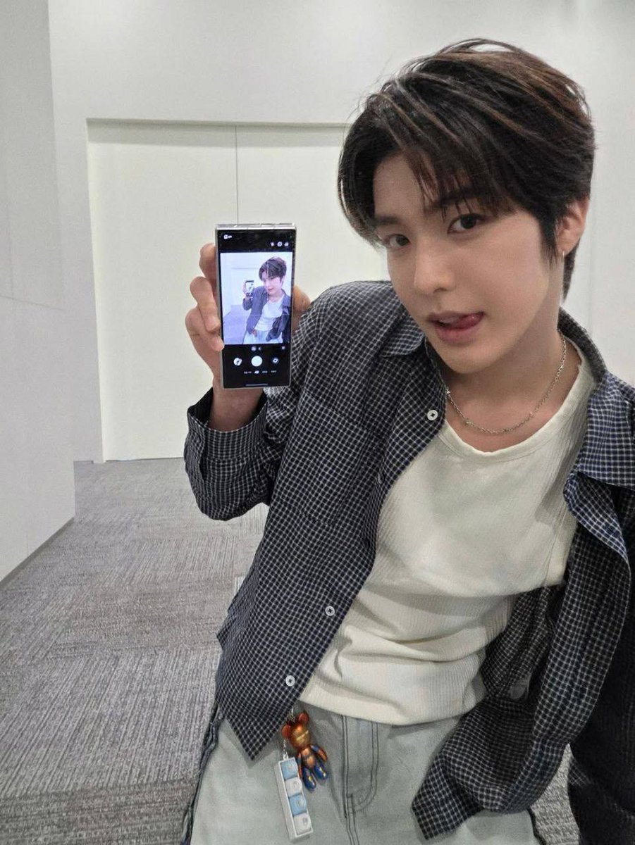 soxngha's tweet photo. i was playing around with the camera and couldn't decide which version of me you’d like more… the "oops, caught me being silly" or the "cool &amp; collected" vibe. https://t.co/rZ9A5tdKyx