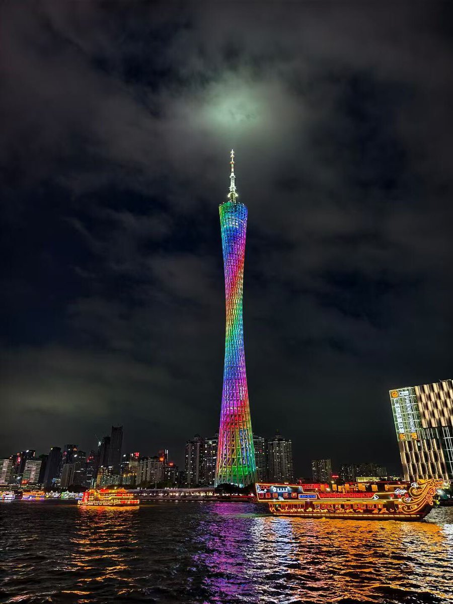 JUC1W1's tweet photo. 你可以用自慰顶替性生活  
但什么都顶替不了拥抱 https://t.co/TYoCe99d3z