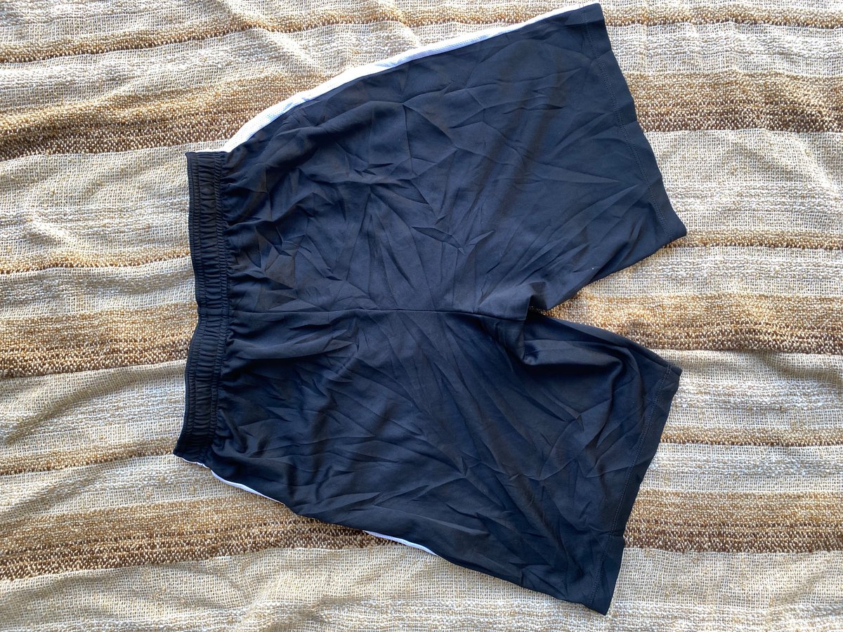 Fiso_16's tweet photo. Nike black &amp; white soccer team short🩳

Price: R200🏷️🅿️

Condition: 9.3/10 like new🆕

Size: MediumⓂ️

https://t.co/DgE1xiVrqU

#thrift #nike #shorts #authenticthriftapparel https://t.co/Rs04cNE3g3