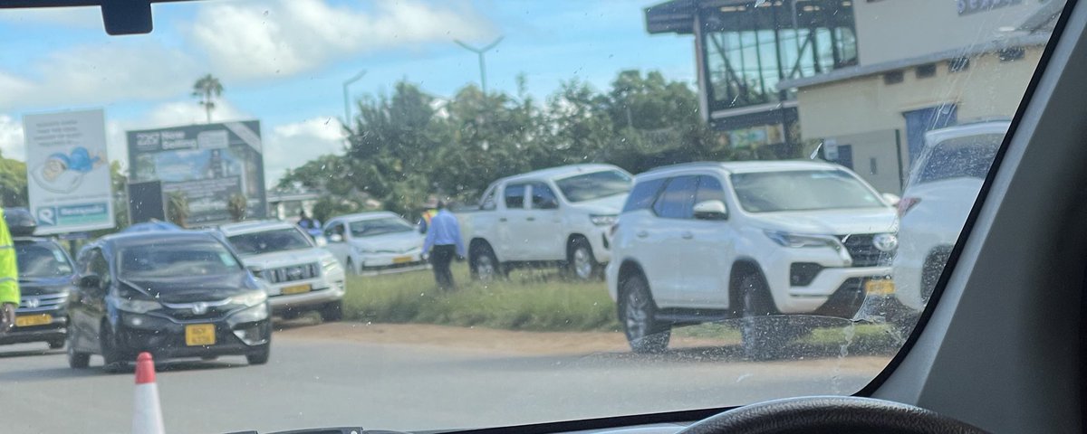 DillenMasawi's tweet photo. Kana uine hombe yakaitwa skillful ku zimra itombo parker hako. Pana borrowdale na armadale dziripo dzinenge 50😂😂😂😂😂 https://t.co/KWGu4fappD