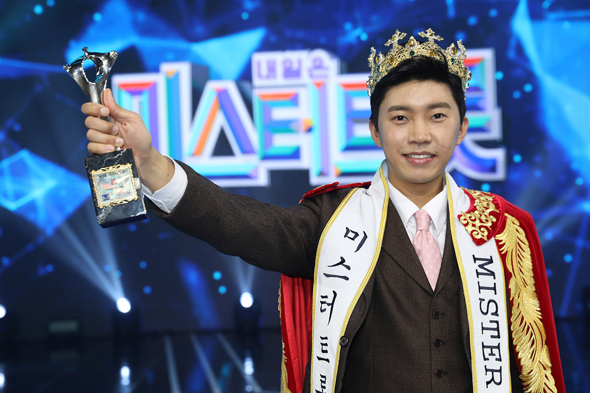 ‘바램’ 듣자마자 내 선택은 너였고
그 선택 한 번도 흔들린 적 없음😊
그리고 지금까지 그 선택이 정말 잘한 거라는 걸
계속 느끼게 해줘서 고마워🥹

너의 노래는 위로와 기쁨, 행복을 주고
너라는 사람은 웃음과 벅참, 감동을 줘
웅아〰️노래해줘서 고마워🎤
그 노래 매일 들을 수 있게 해줘서 진짜