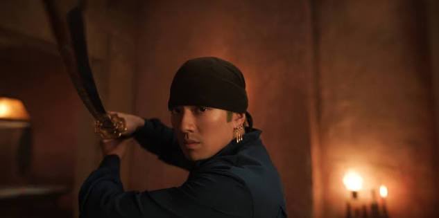 Gonna copy Zoro’s earrings style and then learn how to swordfight with three swords. Nobody can stop me.