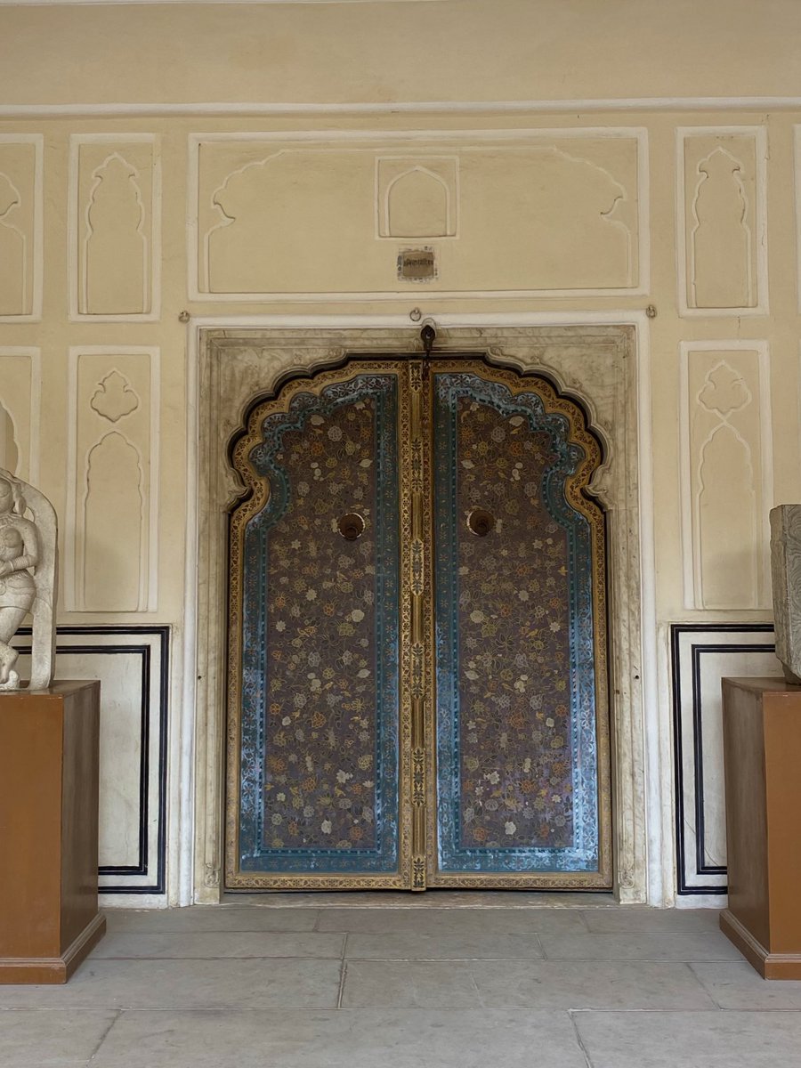 t4ppuuu's tweet photo. jaipur &amp; doors https://t.co/GSEEOcVeJb