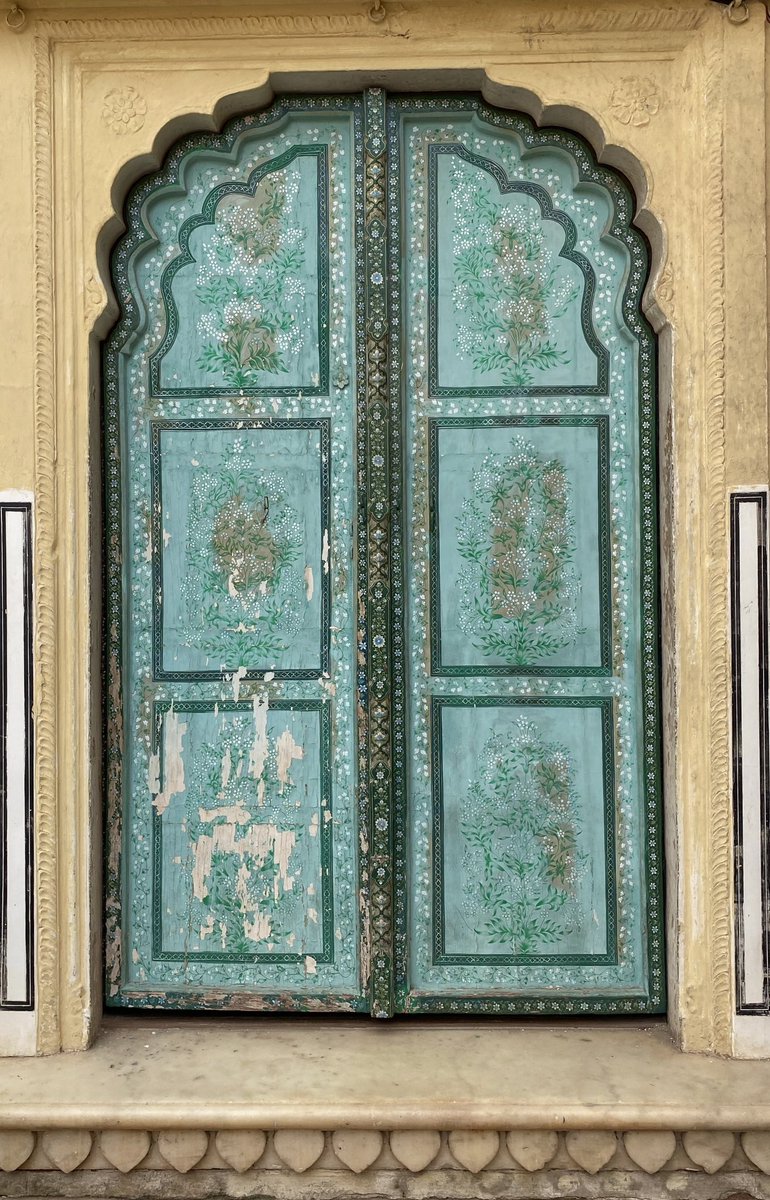 t4ppuuu's tweet photo. jaipur &amp; doors https://t.co/GSEEOcVeJb