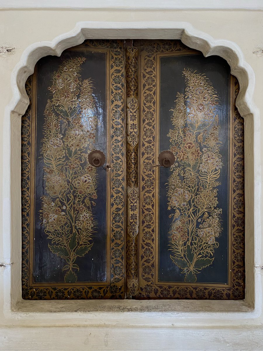 t4ppuuu's tweet photo. jaipur &amp; doors https://t.co/GSEEOcVeJb