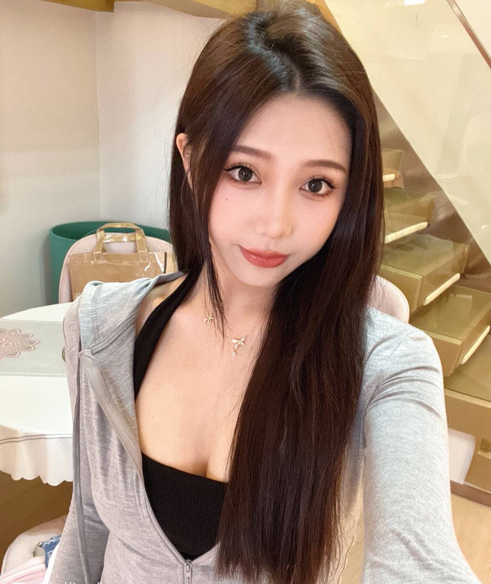 MyCodeCentral's tweet photo. 有些人不善言语表达，但行动上却能发现她满满的在乎，那余生请多多指教。
#龙岩  #福建  #反差 #少妇 
大号👉@BlueTileProject https://t.co/SkUiaz7Hvd