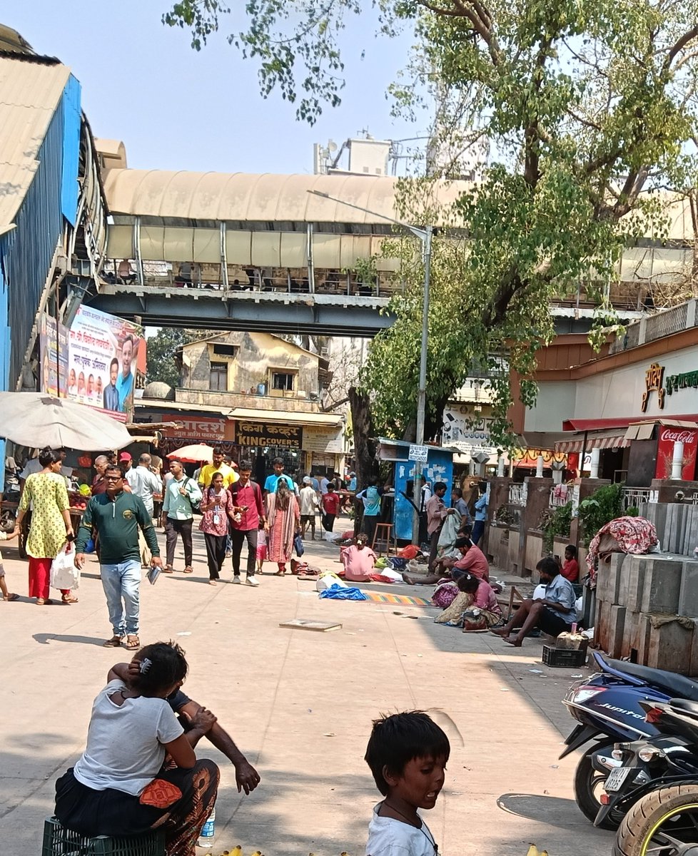 iPawanMishra's tweet photo. कृपया इस शिकायत पर ध्यान दें:

@mybmc @MumbaiPolice @CPMumbaiPolice @Dev_Fadnavis @mieknathshinde
#Mumbai #Kandivali #CleanMumbai #PublicSafety https://t.co/0CdU4whEB1