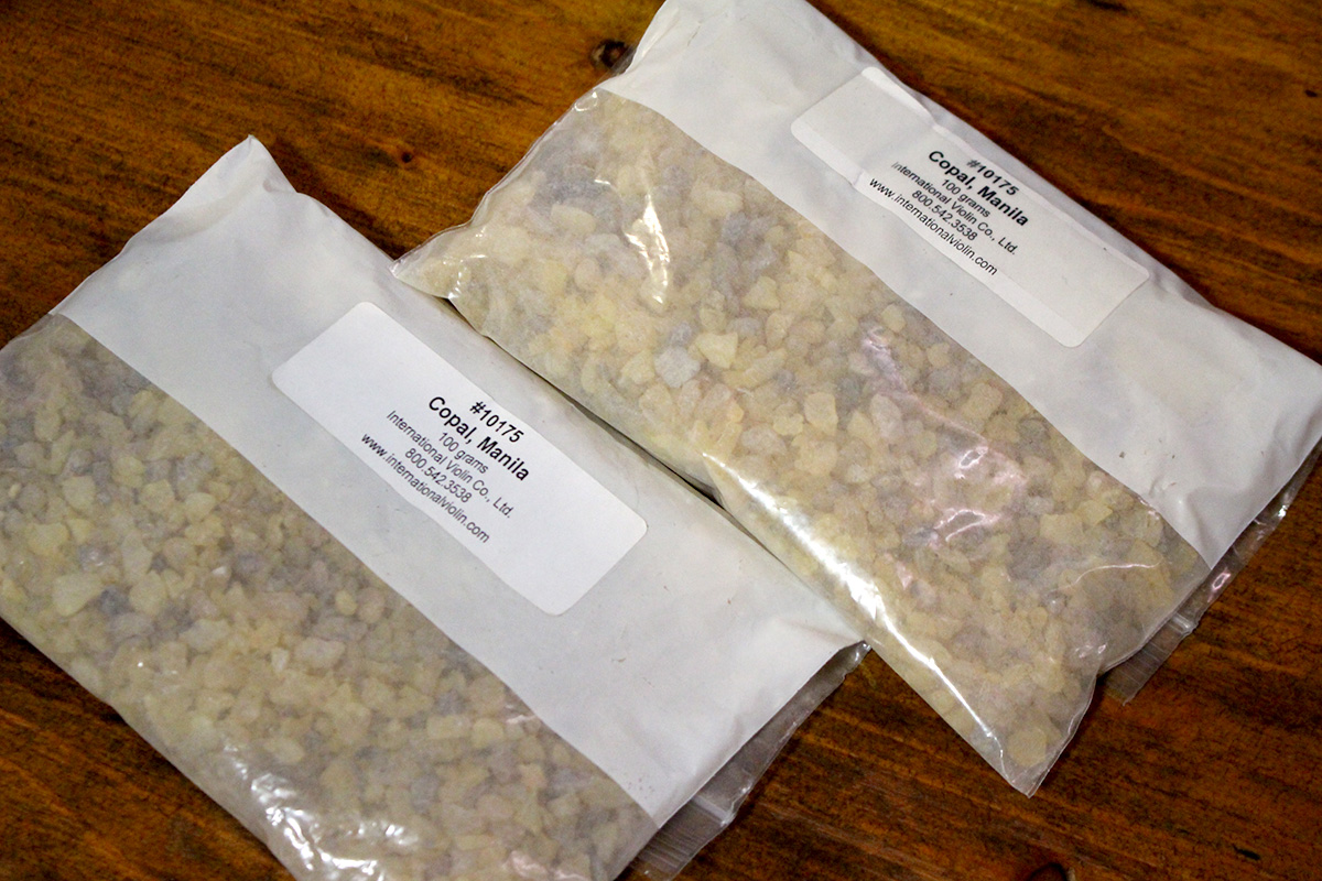 マニラコーパル買いました。100gで1650円。２袋買いました（送料込で4000円）。しかしこれで実験を再開できます。