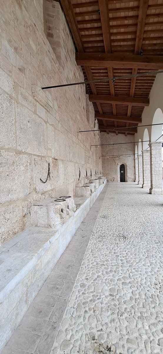 FilippoSbrana's tweet photo. Sono tornato a #Norcia per i corsi del dottorato @UniStraPg.
Grande gioia vedere la Basilica di San Benedetto restaurata, addirittura con nuove opere scoperte dopo il #terremoto.
Foto qui 👇
Speriamo che la #ricostruzione di questo gioiello dell'Umbria proceda molto speditamente! https://t.co/MPnwnElVme
