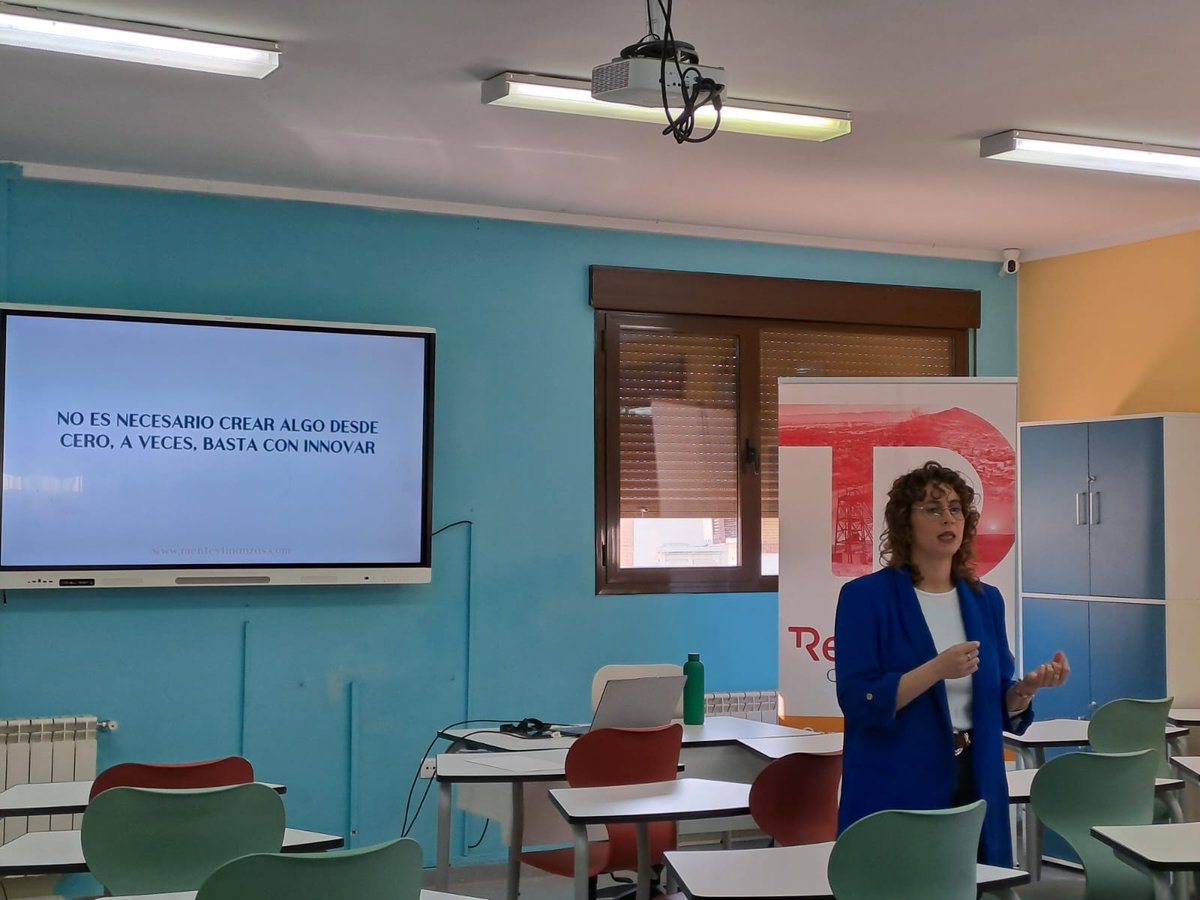IESCalvin's tweet photo. 📊Los alumnos de 1° CFGS de Administración y Finanzas ha participado en un taller. 
¿El objetivo? Aprender que la gestión financiera no solo trata de cuadrar balances, sino de identificar dónde es más rentable invertir... #AulaDeEmprendimiento#IESAntonioCalvín#RetoComarcasCR. https://t.co/QEQpsPrU8N