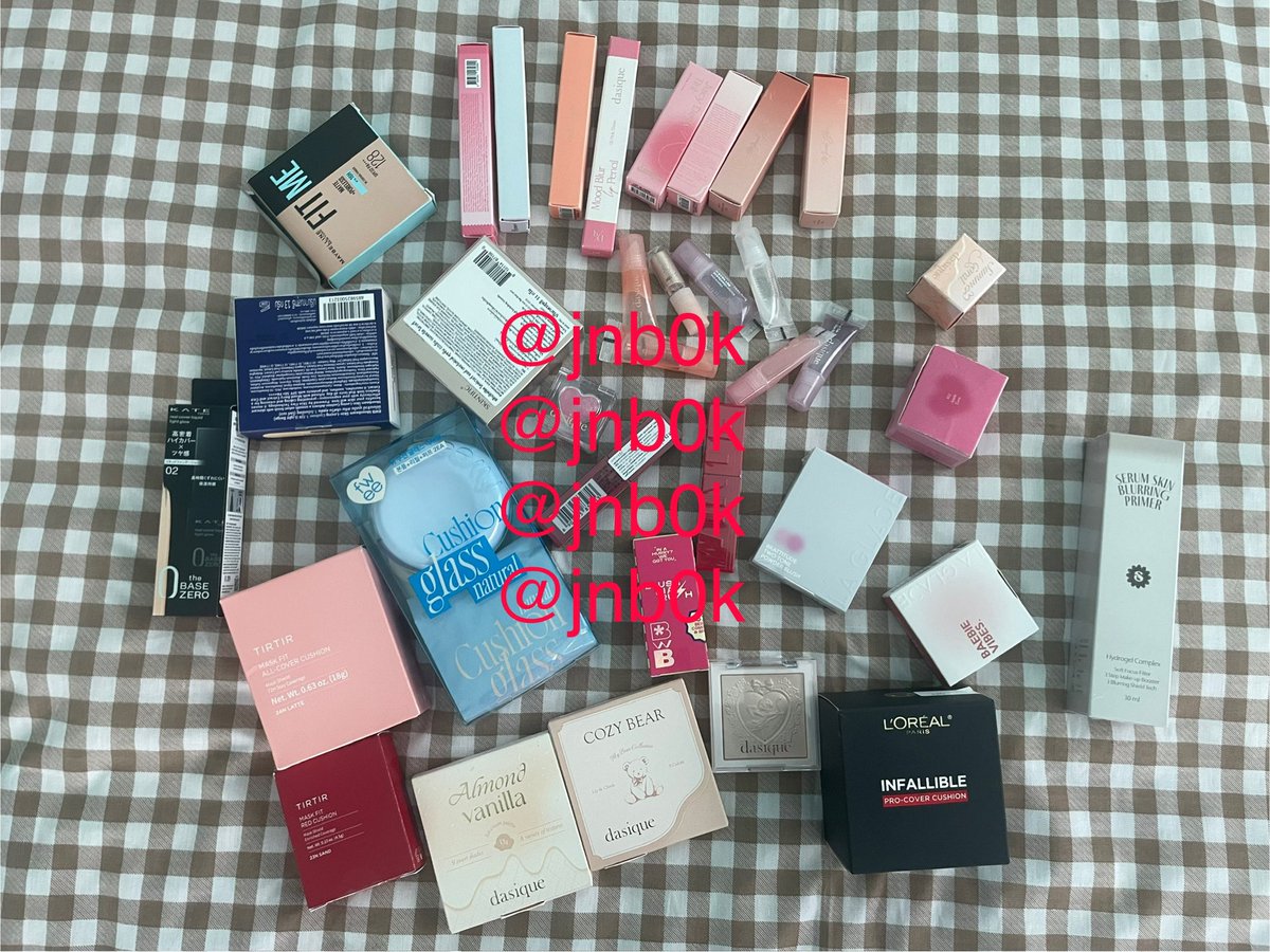 jnb0k's tweet photo. ส่งต่อเครื่องสำอาง��่ะ มือ 1 ทั้งหมด ไม่เคยใช้ ใครสนใจชิ้นไหนทักมาสอบถามได้นะคะเดี๋ยวมาลงในเมนชั่นค่ะ ของแท้ทุกชิ้นค้าบ เดี๋ยวทยอยลงนะคะ 🩵  #ส่งต่อเครื่องสําอาง  #ส่งต่อคสอ #ส่งต่อเครื่องสำอางมือสอง #dasique #kate #bwb #laglace #fwee #ตลาดนัดสกินแคร์ https://t.co/qoPvhtAP7c