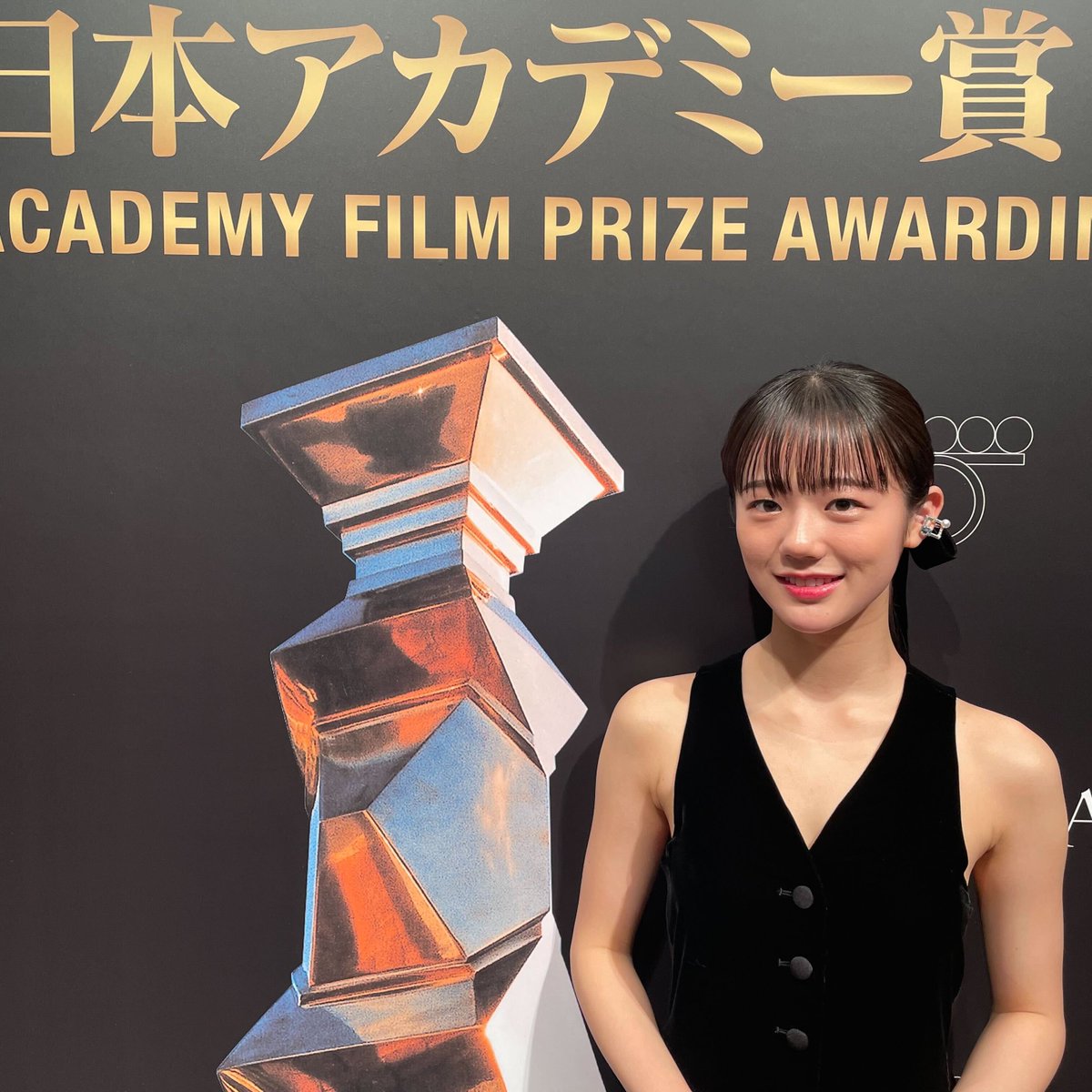 japanacademy's tweet photo. 「TOKYOタクシー」で新人俳優賞を���賞した中島瑠菜さんです🏆

おめでとうございます！

#日本アカデミー賞 #第49回日本アカデミー賞 

@tokyotaxi_movie https://t.co/TmIBLjBPaA