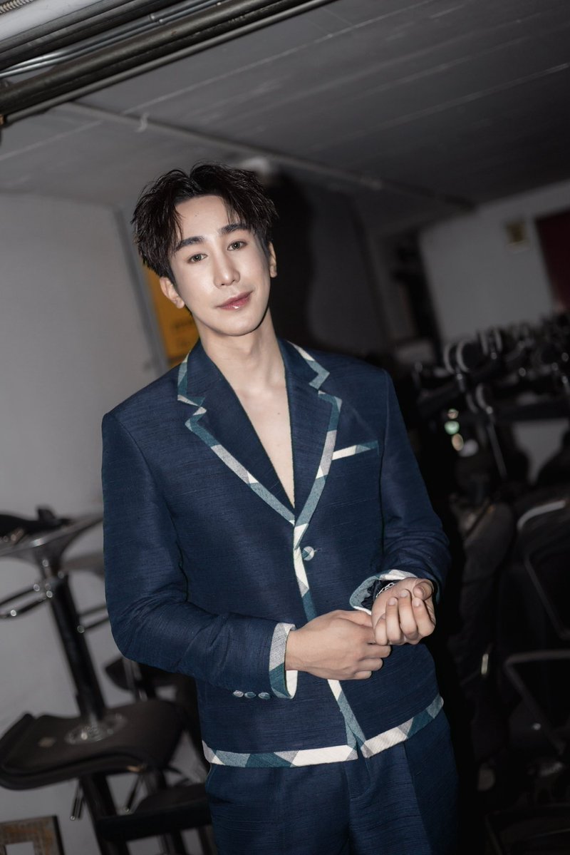 DeeHupHouse tweet media