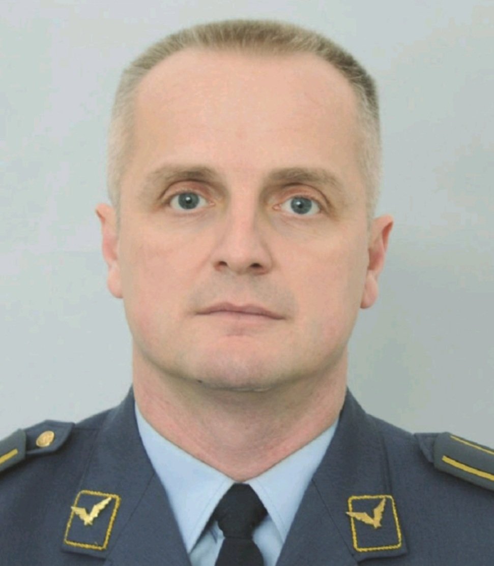 joovanica88's tweet photo. Omer Mehić.
Spasao je više od 1000 ljudi.Kao svog spasioca pamte ga deca u Obrenovcu, koji je potopljen u majskim poplavama.
Poplavljeni,zavejani,bolesni,ugroženi.
Život je stavljao na kocku mnogo puta.

Za nas je heroj ❤️ https://t.co/BJBGbicxew