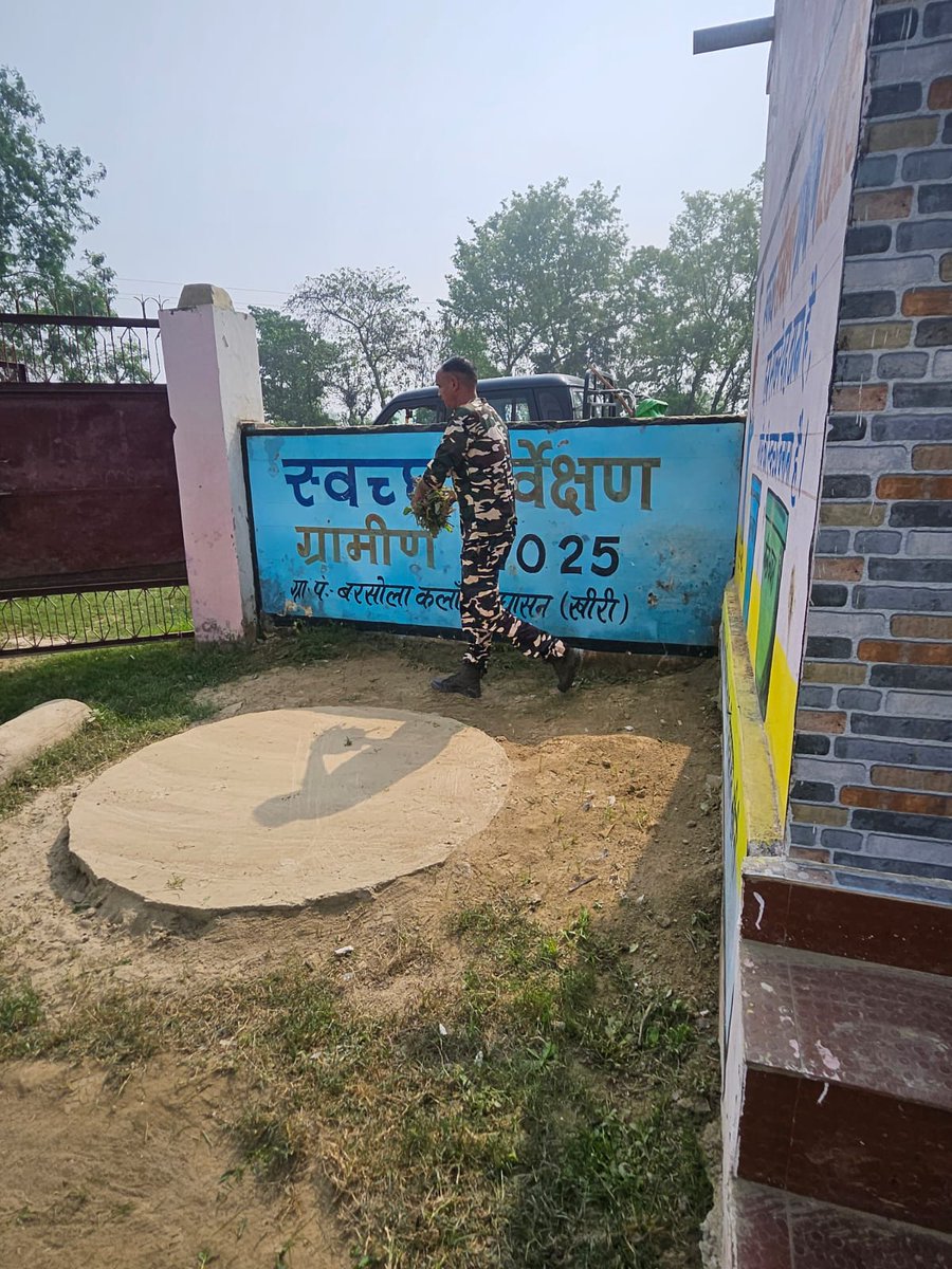 70BnSSB_INDIA's tweet photo. दिनांक 13/03/2026 को 70वीं वाहिनी SSB, लखीमपुर खीरी की डी समवाय द्वारा रघुनंदनपुरवा पंचायत भवन परिसर में स्वच्छता अभियान चलाया गया।
जवानों ने परिसर की सफाई कर ग्रामीणों को स्वच्छता अपनाने एवं स्वच्छ वातावरण बनाए रखने के लिए जागरूक किया।
#SSB #SwachhtaAbhiyan #SwachhBharat https://t.co/Hqdq5xZt3z