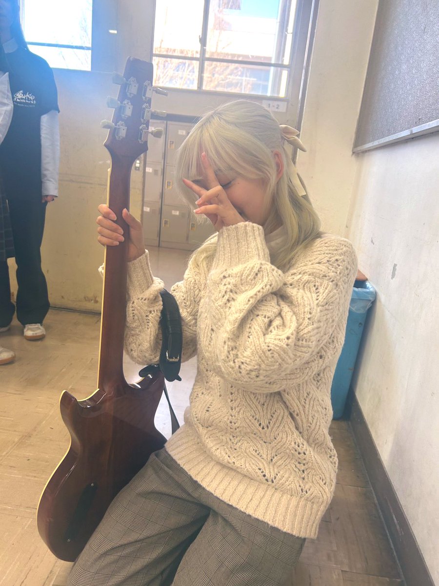 ArkCode1223's tweet photo. オリ曲完成させる完成させるって言ってやらない女さらん
 #やるやる詐欺  #高校生バンド  #Arkcode  #オリ曲 https://t.co/Rd2z4wyJjW