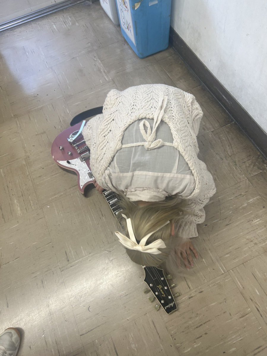 ArkCode1223's tweet photo. オリ曲完成させる完成させるって言ってやらない女さらん
 #やるやる詐欺  #高校生バンド  #Arkcode  #オリ曲 https://t.co/Rd2z4wyJjW