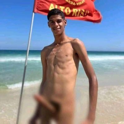 erickerick tweet media