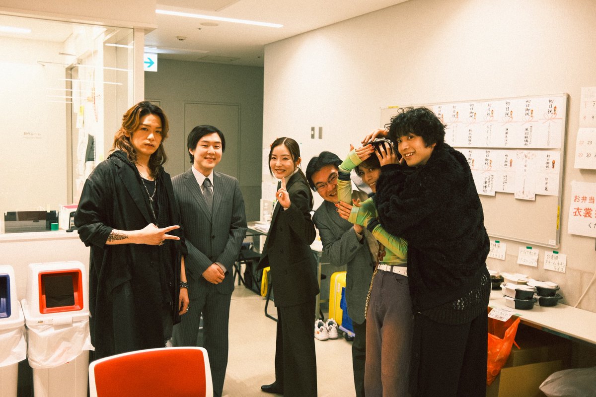 seiiiiiiiichi's tweet photo. 舞台『ジン・ロック・ライム』3日目も無事に終わりました。観にきてくださった方々、ありがとうございました。初日が開幕する直前に撮った写真です。皆様優しくてとても温かい座組です🍋‍🟩
#ジン・ロック・ライム https://t.co/YTdxm3dIZ4