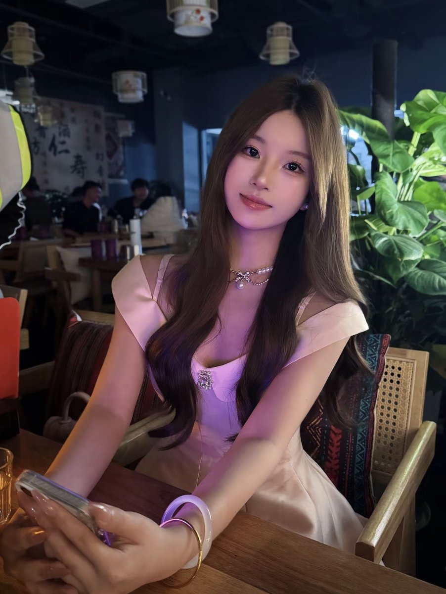 surenshoucang's tweet photo. 颜值不输网红的极品妹子，公主范儿混着纯欲感  更多露脸稀有资源尽在主页资料的精品群，看看有没有你昔日的老同学吧。 https://t.co/33YJVKXdkM